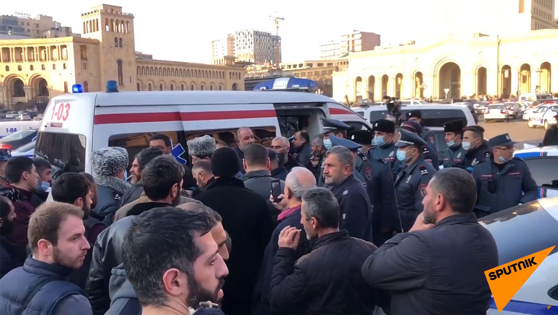 Родственники пропавших без вести военнослужащих на площади Республики (11 февраля 2021). Еревaн Родственники пропавших без вести военнослужащих на площади Республики (11 февраля 2021). Еревaн - Sputnik Армения, 1920, 12.04.2021