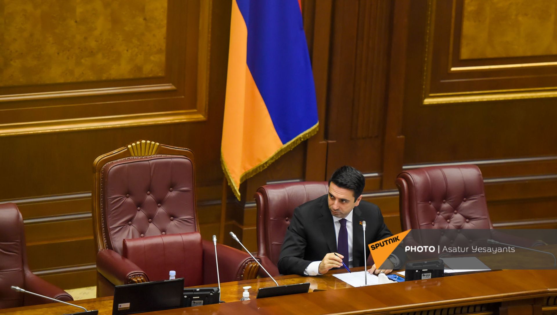 Вице-спикер НС Ален Симонян на заседании в Парламенте (10 февраля 2021). Еревaн Вице-спикер НС Ален Симонян на заседании в Парламенте (10 февраля 2021). Еревaн - Sputnik Армения, 1920, 23.03.2021