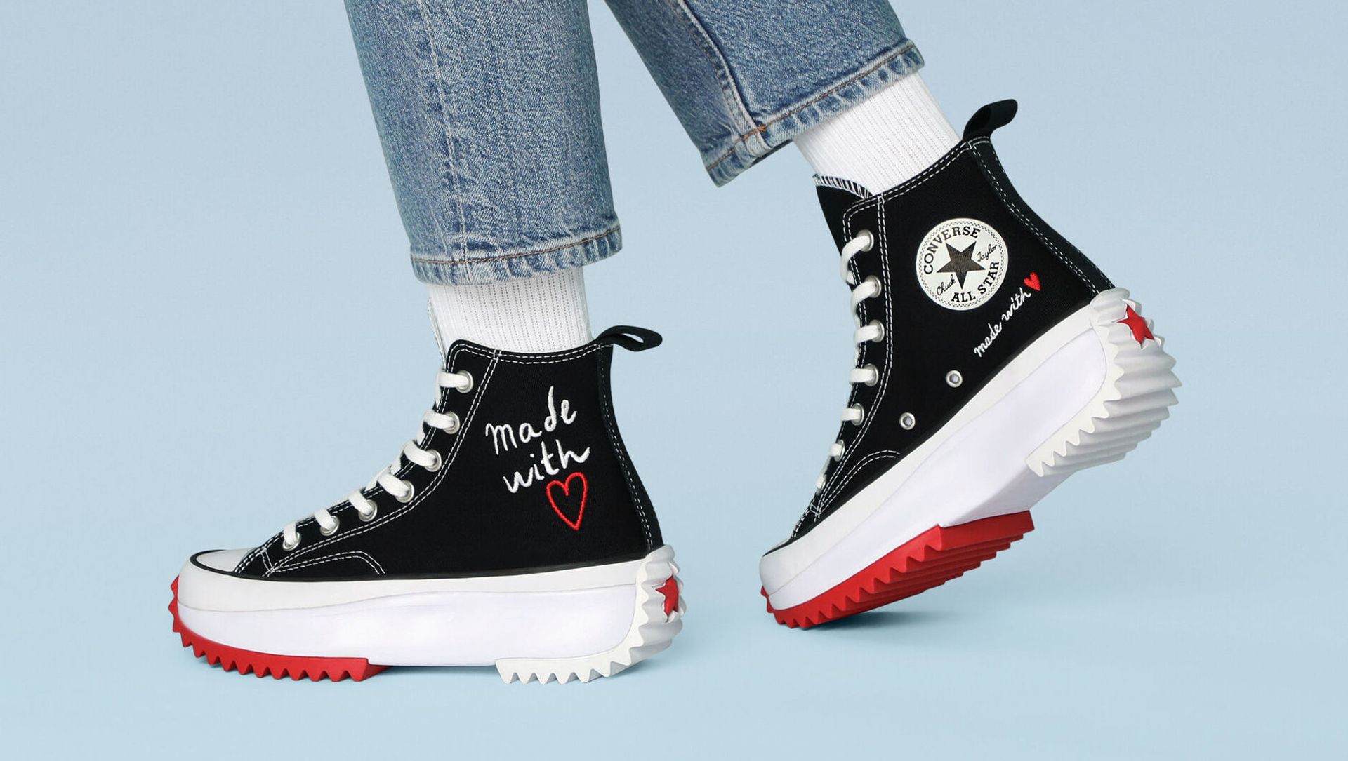 Converse представили коллекцию ко Дню святого Валентина Converse представили коллекцию ко Дню святого Валентина - Sputnik Армения, 1920, 12.02.2021