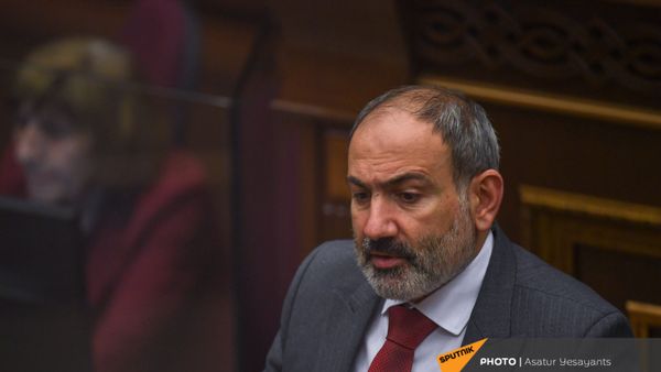 Премьер-министр Никол Пашинян на заседании в Парламенте (10 февраля 2021). Еревaн - Sputnik Արմենիա