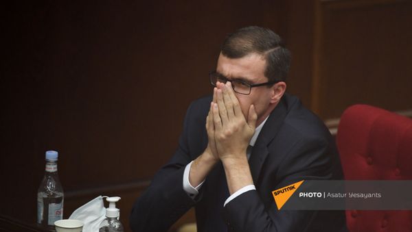 Министр труда и социальных вопросов Месроп Аракелян на заседании в Парламенте (10 февраля 2021). Еревaн - Sputnik Армения