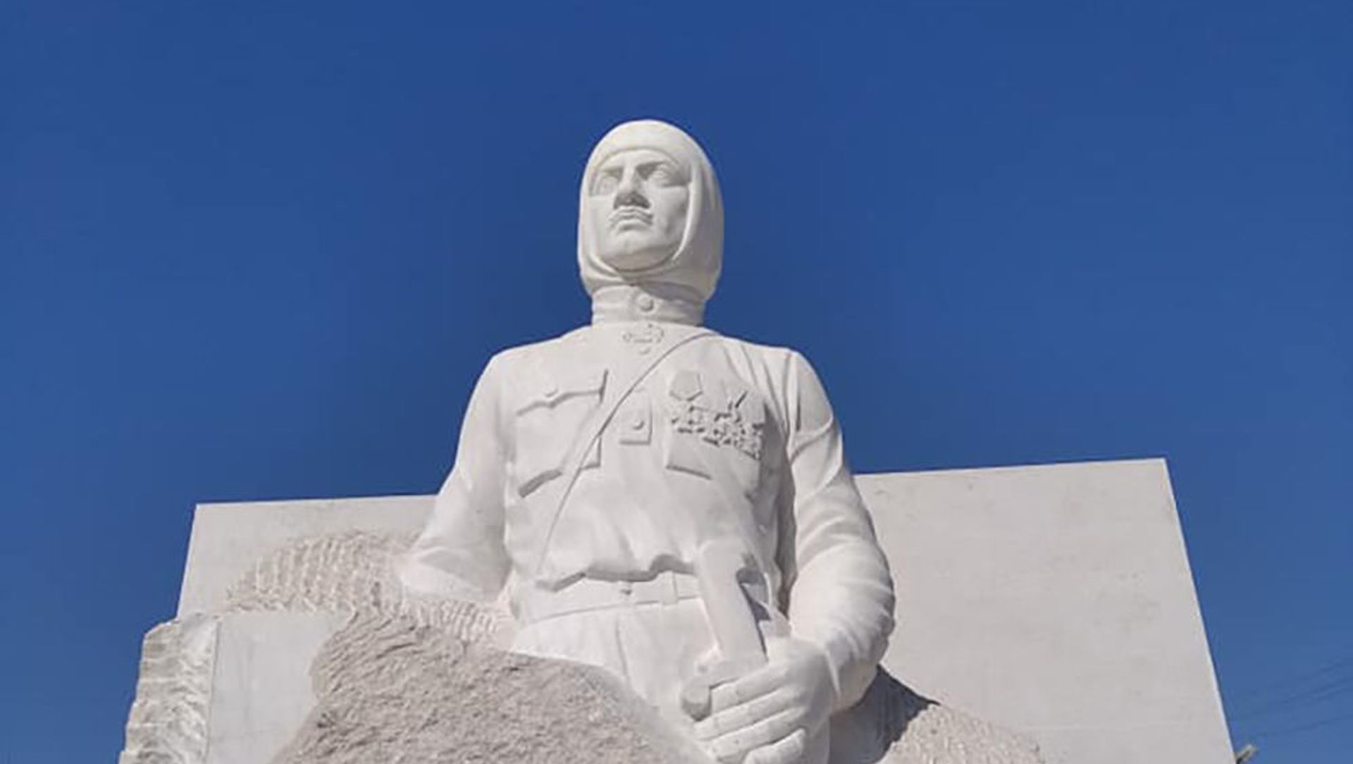 Памятник Гарегину Нжде в Мартуни Памятник Гарегину Нжде в Мартуни - Sputnik Армения, 1920, 07.05.2021
