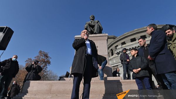 Вазген Манукян выступает на митинге оппозиции (12 февраля 2021). Еревaн - Sputnik Армения