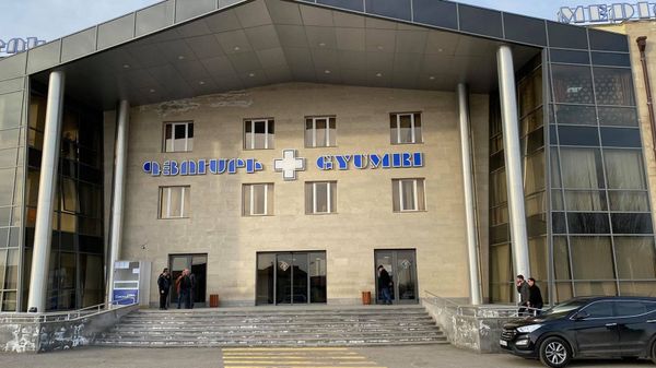 Фасад больницы Медицинский центр Гюмри - Sputnik Արմենիա