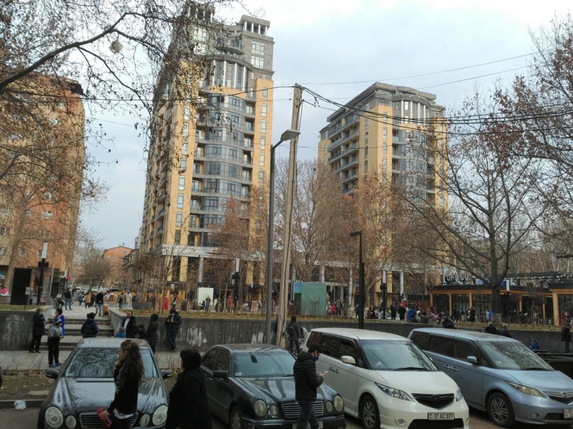 Երևանը ցնցվեց, մարդիկ փողոց են դուրս եկել. լուսանկարներ - Sputnik Արմենիա, 1920, 13.02.2021