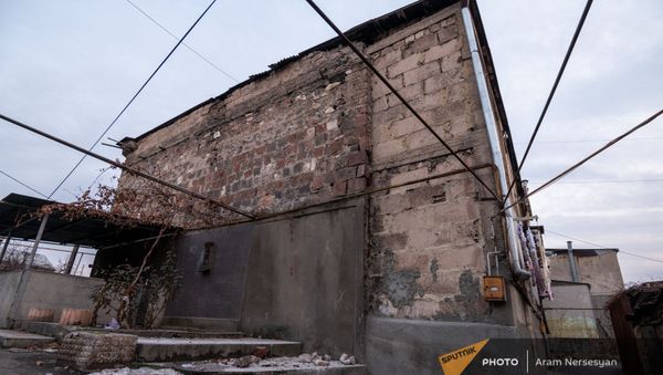 Последствия землетрясения по адресу Смбата Зоравара 40 (13 февраля 2021). Еревaн - Sputnik Армения