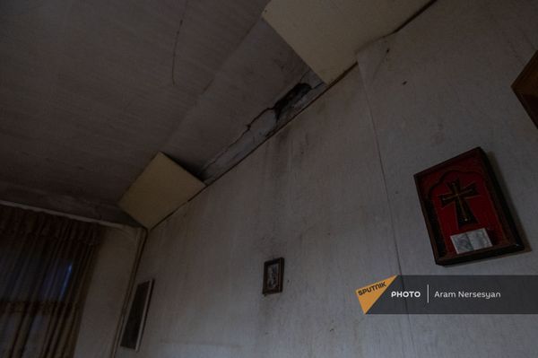 Последствия землетрясения по адресу Смбата Зоравара 40 (13 февраля 2021). Еревaн - Sputnik Армения