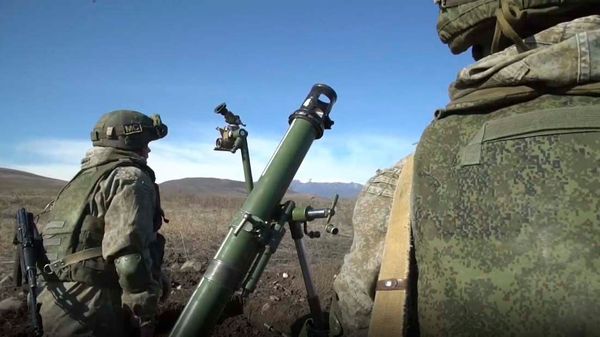 Военнослужащие российского миротворческого контингента в Карабахе провели занятия по огневой подготовке (14 февраля 2021). Полигон Мардакерт - Sputnik Армения