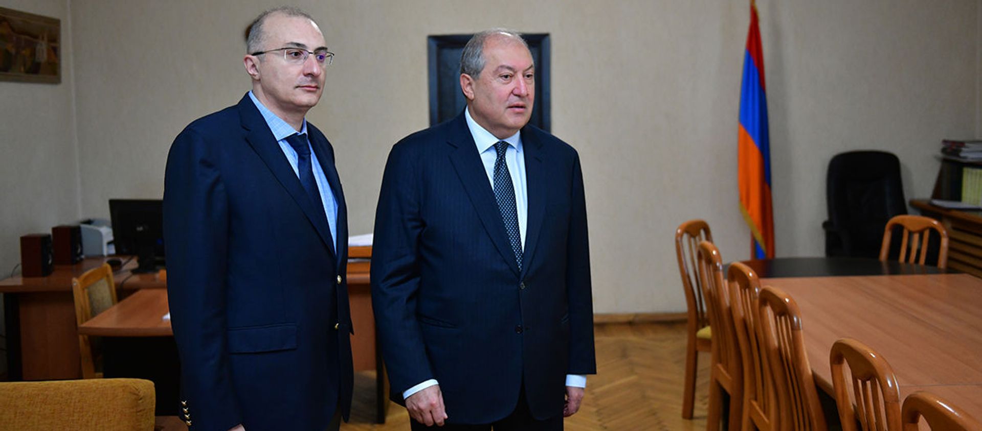 Президент Армении, председатель совета попечителей фонда Айастан Армен Саркисян посетил офис фонда (22 ноября 2018). Еревaн - Sputnik Армения, 1920, 17.02.2021
