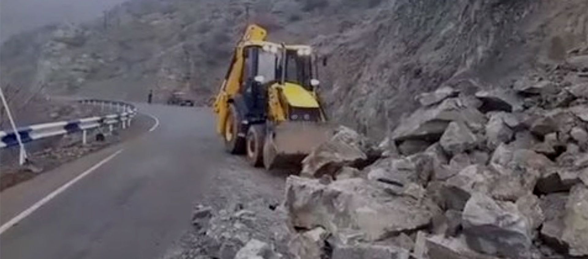 Երևան-Երասխ-Գորիս-Մեղրի հայ-իրանական միջպետական ավտոճանապարհի քարաթափում - Sputnik Արմենիա, 1920, 20.02.2021