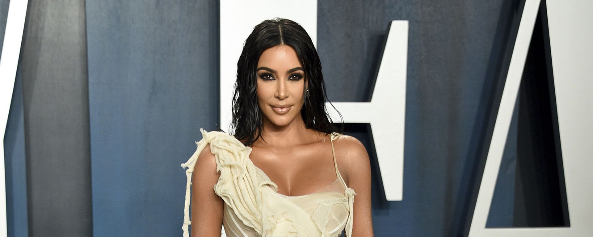 Ким Кардашьян на вечеринке Vanity Fair Oscar Party в Беверли-Хиллз (9 февраля 2020). Калифорния - Sputnik Արմենիա, 1920, 23.02.2021