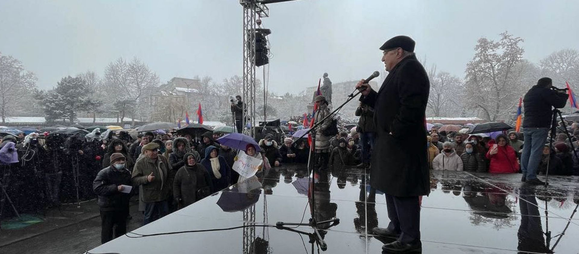 Вазген Манукян выступает на митинге оппозиции (20 февраля 2021). Еревaн Вазген Манукян выступает на митинге оппозиции (20 февраля 2021). Еревaн - Sputnik Армения, 1920, 20.02.2021