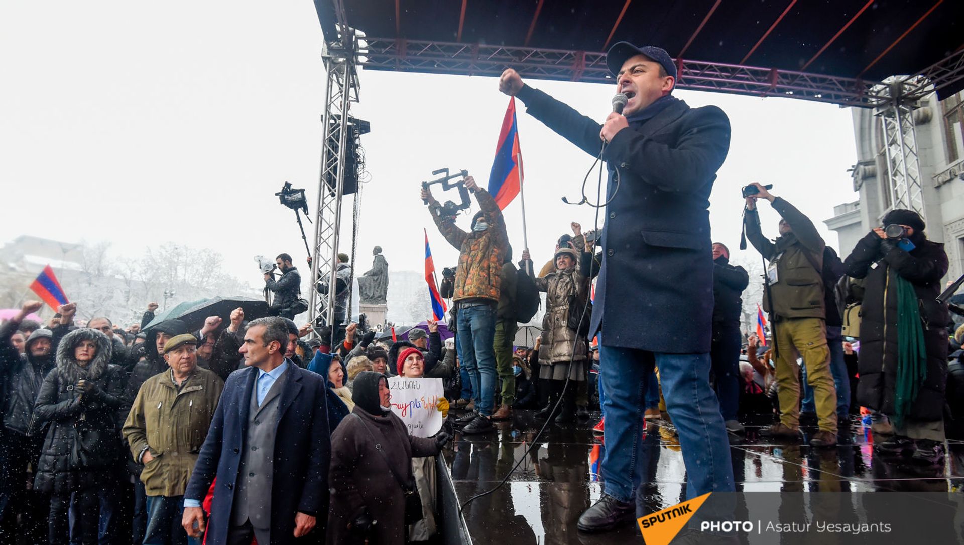 Ишхан Сагателян выступает на митинге оппозиции (20 февраля 2021). Еревaн Ишхан Сагателян выступает на митинге оппозиции (20 февраля 2021). Еревaн - Sputnik Արմենիա, 1920, 20.02.2021