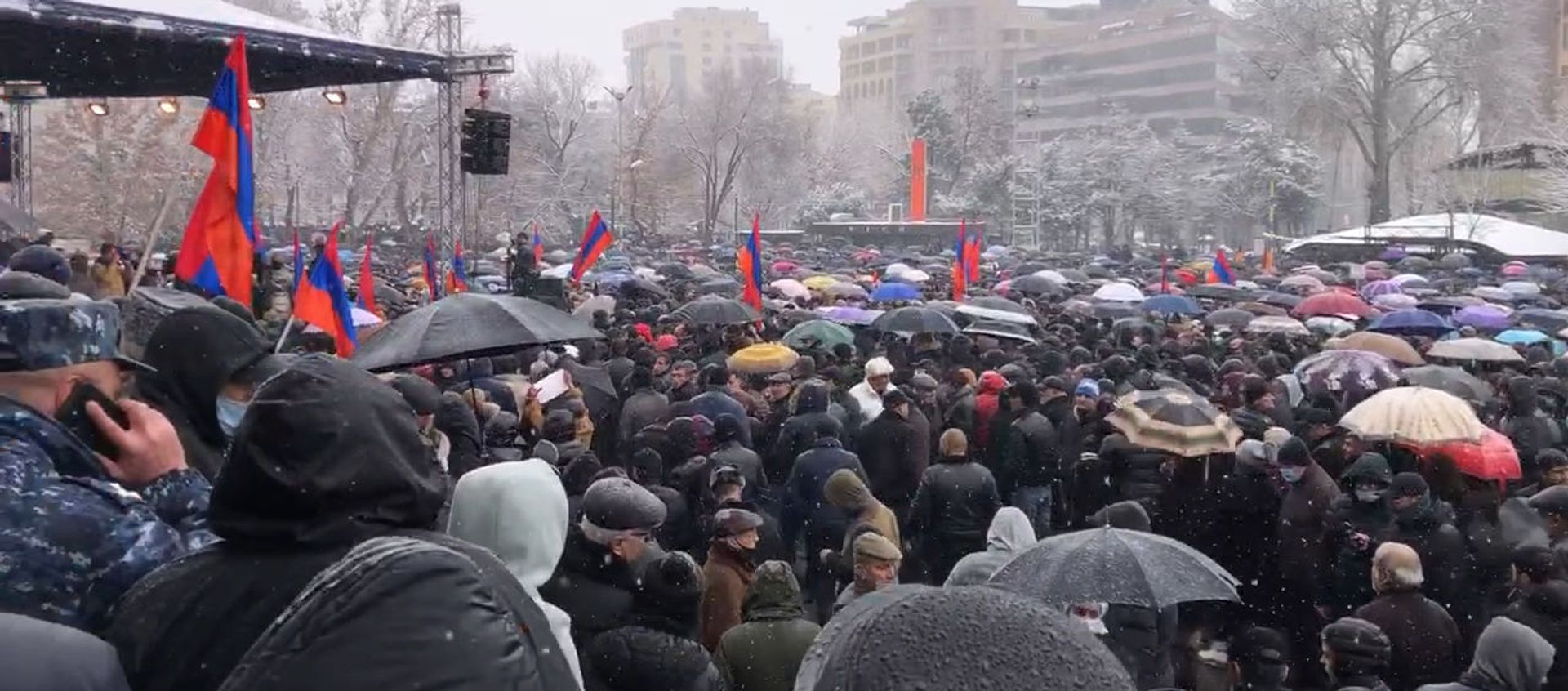 Как проходили митинг и шествие оппозиции в центре Еревана Как проходили митинг и шествие оппозиции в центре Еревана - Sputnik Армения, 1920, 20.02.2021