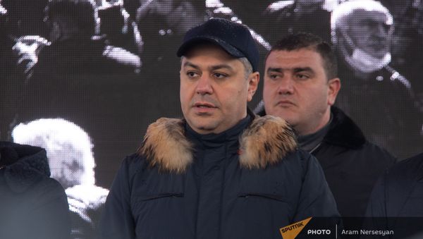 Артур Ванецян на митинге оппозиции (20 февраля 2021). Еревaн - Sputnik Армения
