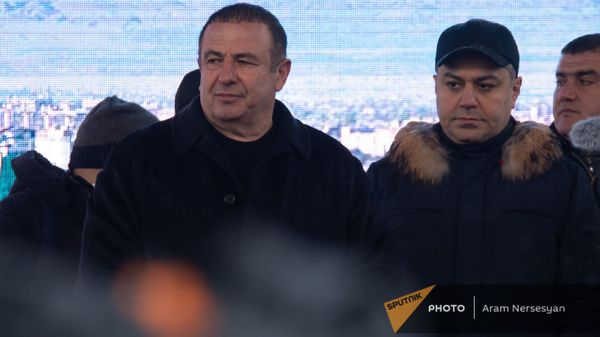 Гагик Царукян и Артур Ванецян на митинге оппозиции (20 февраля 2021). Еревaн - Sputnik Армения