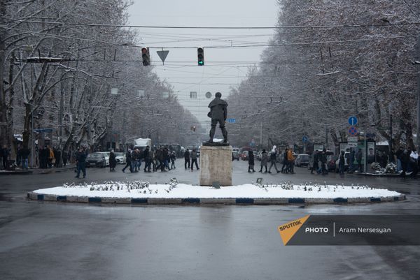Ընդդիմության հանրահավաքի մասնակիցները Ֆրանսիայի հրապարակում. Երևան, 20 փետրվարի,  2021թ. - Sputnik Արմենիա