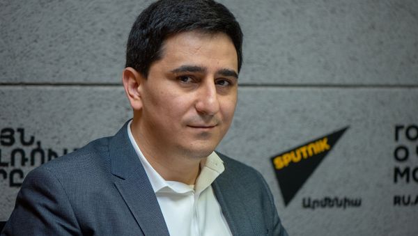 Представитель Армении в Европейском суде по правам человека Егише Киракосян в гостях радио Sputnik - Sputnik Армения
