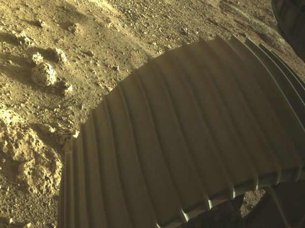 Фотографии, снятые исследовательским аппаратом NASA's Perseverance Mars Rover, который совершил посадку на Марсе в ночь на 19 февраля - Sputnik Армения