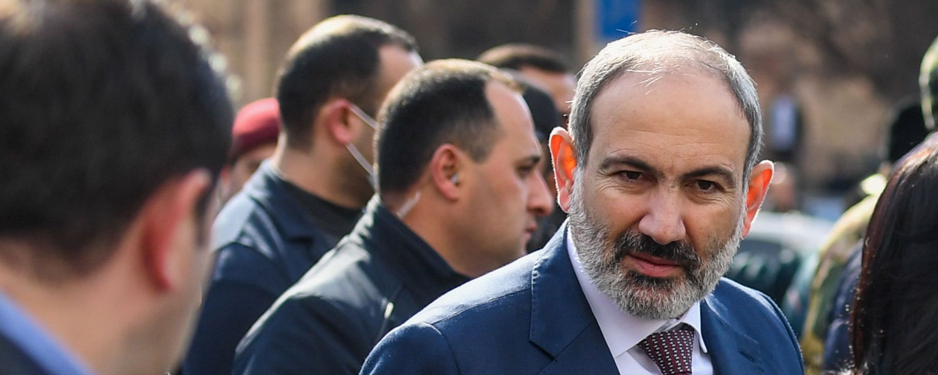 Никол Пашинян со сторонниками во время митинга (25 февраля 2021). Еревaн - Sputnik Արմենիա, 1920, 20.04.2021