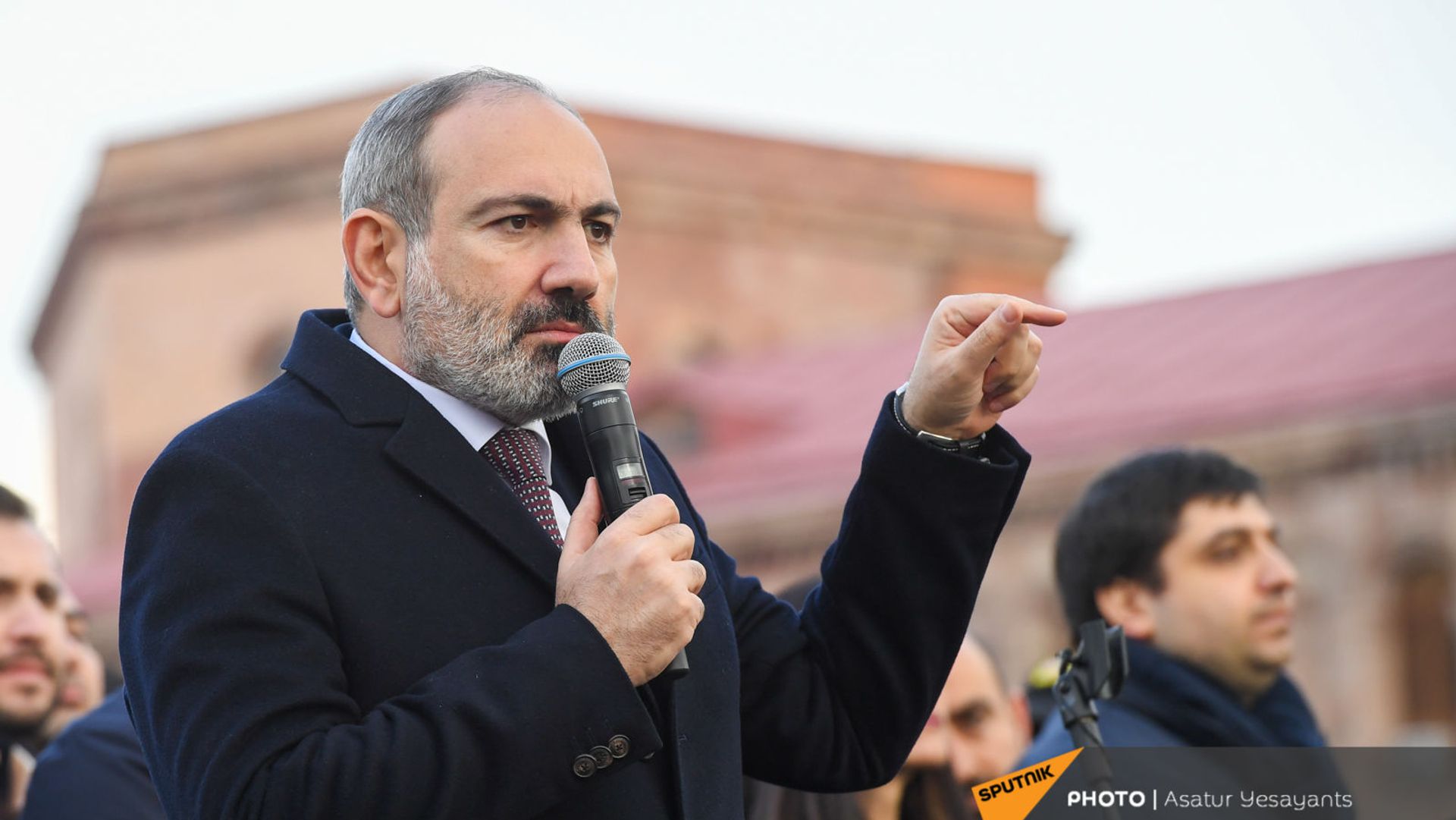 Премьер-министр Никол Пашинян со своими сторонниками во время митинга на площади Республики (25 февраля 2021). Еревaн Премьер-министр Никол Пашинян со своими сторонниками во время митинга на площади Республики (25 февраля 2021). Еревaн - Sputnik Армения, 1920, 15.03.2021