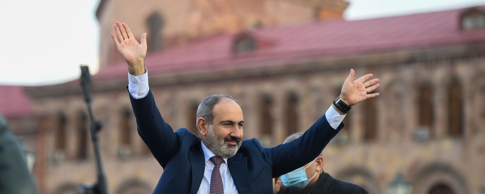 Премьер-министр Никол Пашинян со своими сторонниками во время митинга на площади Республики (25 февраля 2021). Еревaн - Sputnik Արմենիա, 1920, 25.02.2021