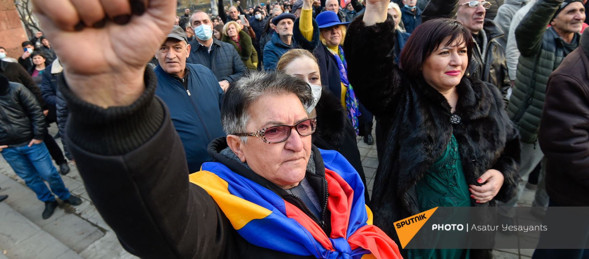 Митинг оппозиции на проспекте Баграмяна у здания Национального собрания Армении (25 февраля 2021). Еревaн - Sputnik Армения, 1920, 25.02.2021