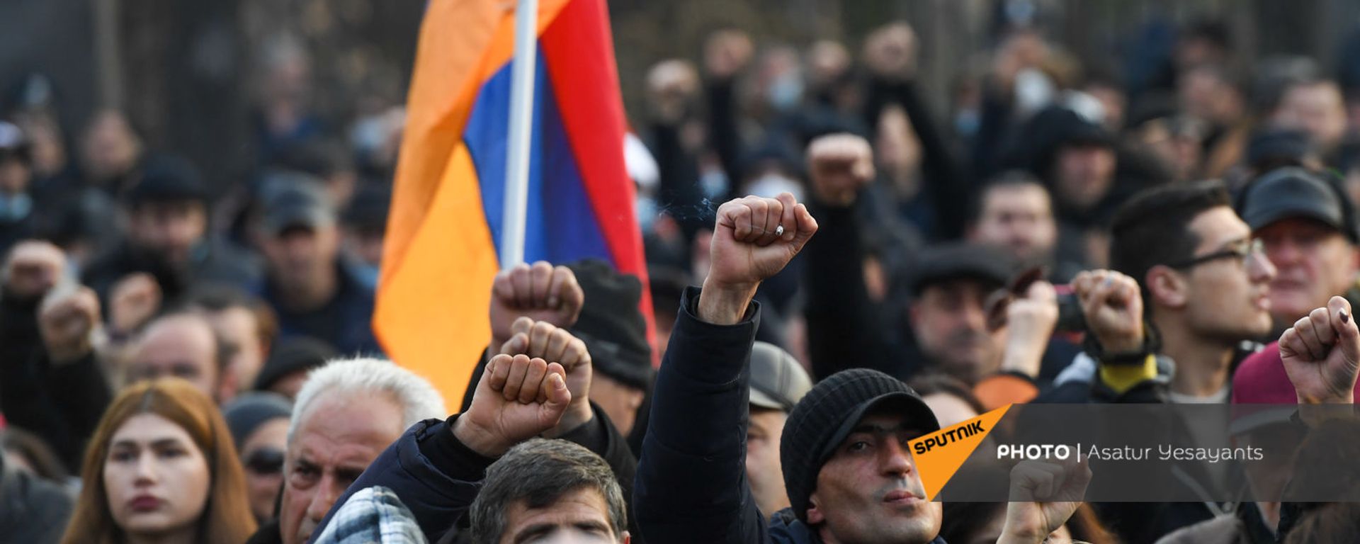 Митинг оппозиции на проспекте Баграмяна у здания Национального собрания Армении (25 февраля 2021). Еревaн - Sputnik Արմենիա, 1920, 22.07.2021