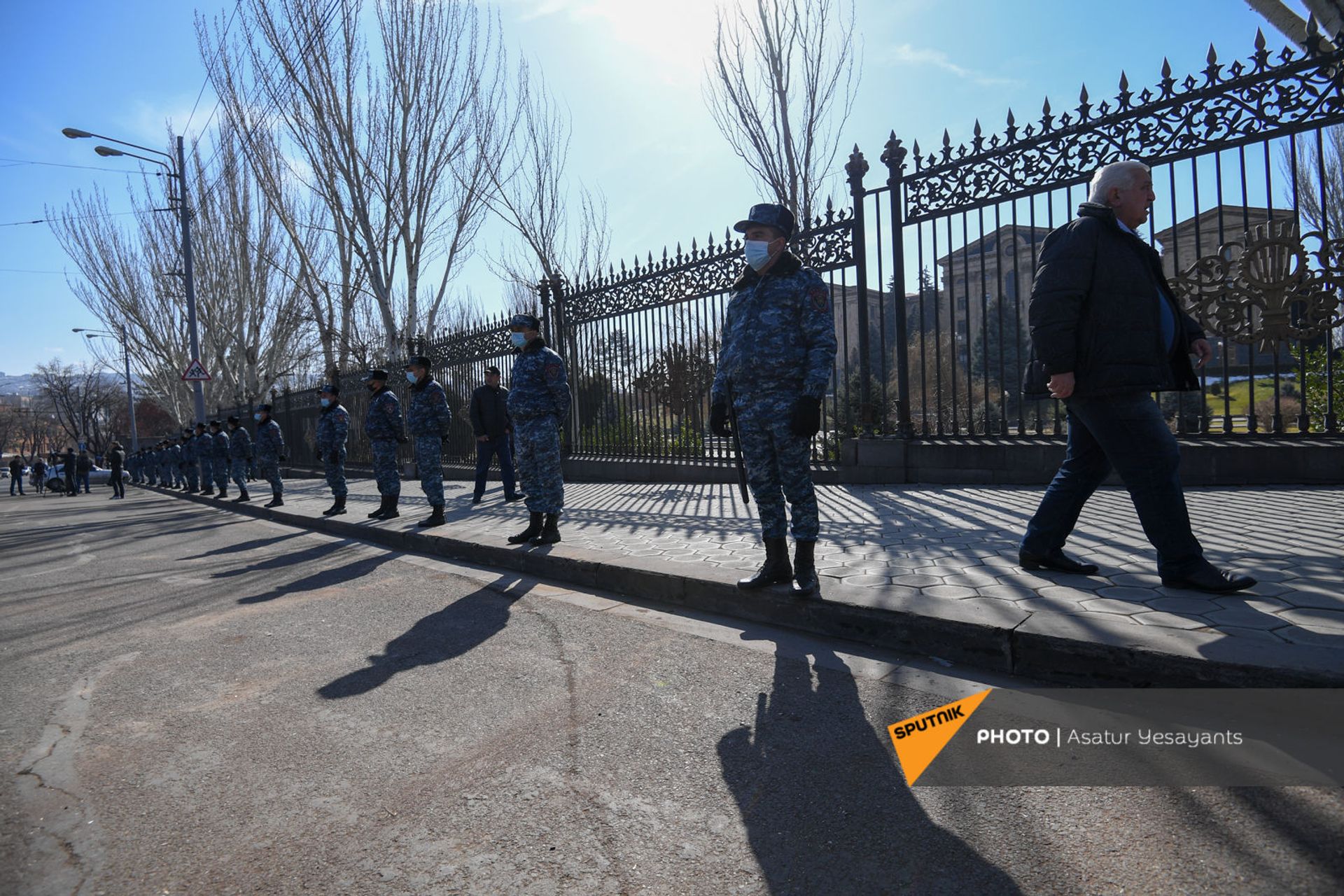 Горечь вместо утреннего кофе: о чем жалеют активисты, ночевавшие на Баграмяна - Sputnik Армения, 1920, 26.02.2021