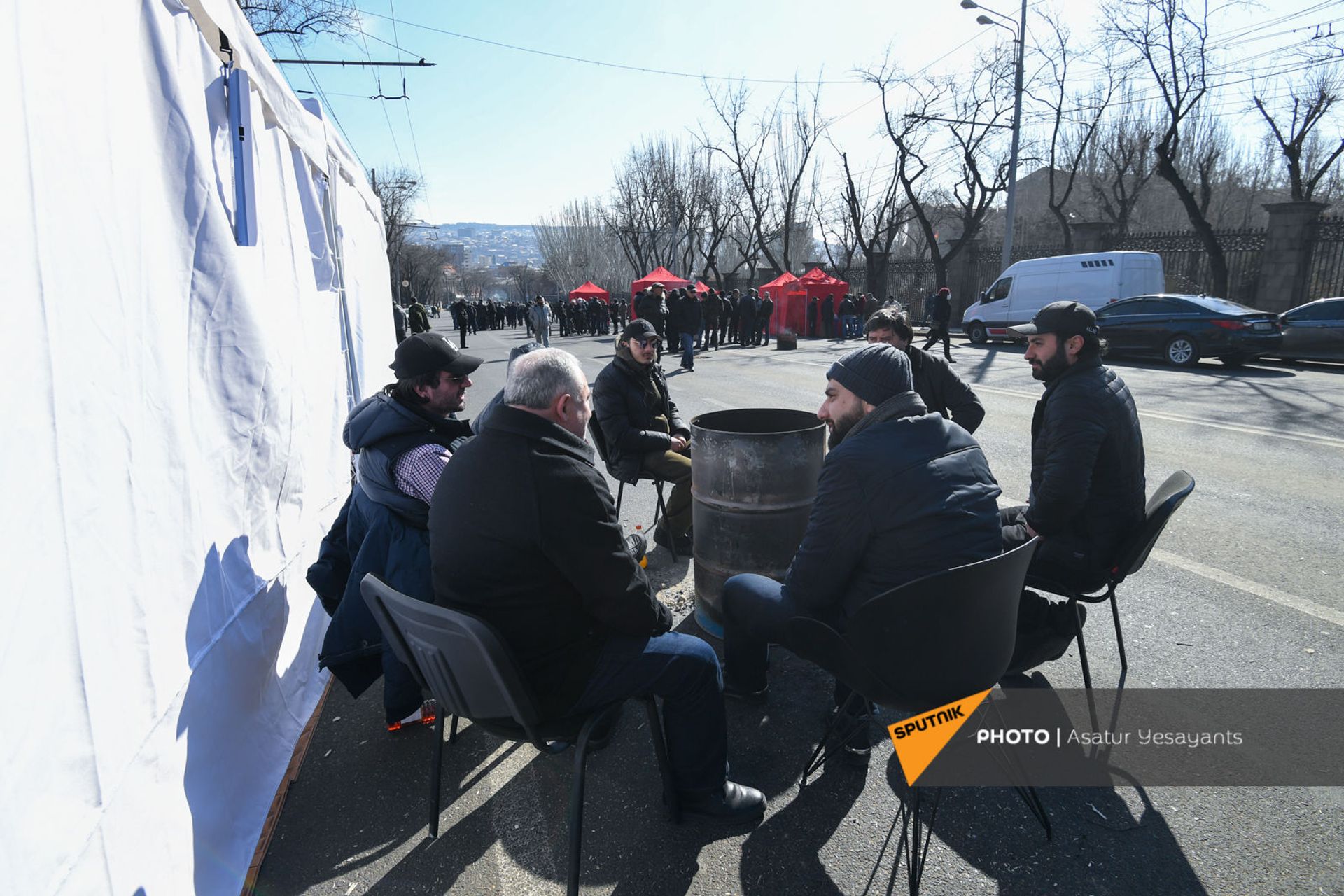 Горечь вместо утреннего кофе: о чем жалеют активисты, ночевавшие на Баграмяна - Sputnik Армения, 1920, 26.02.2021