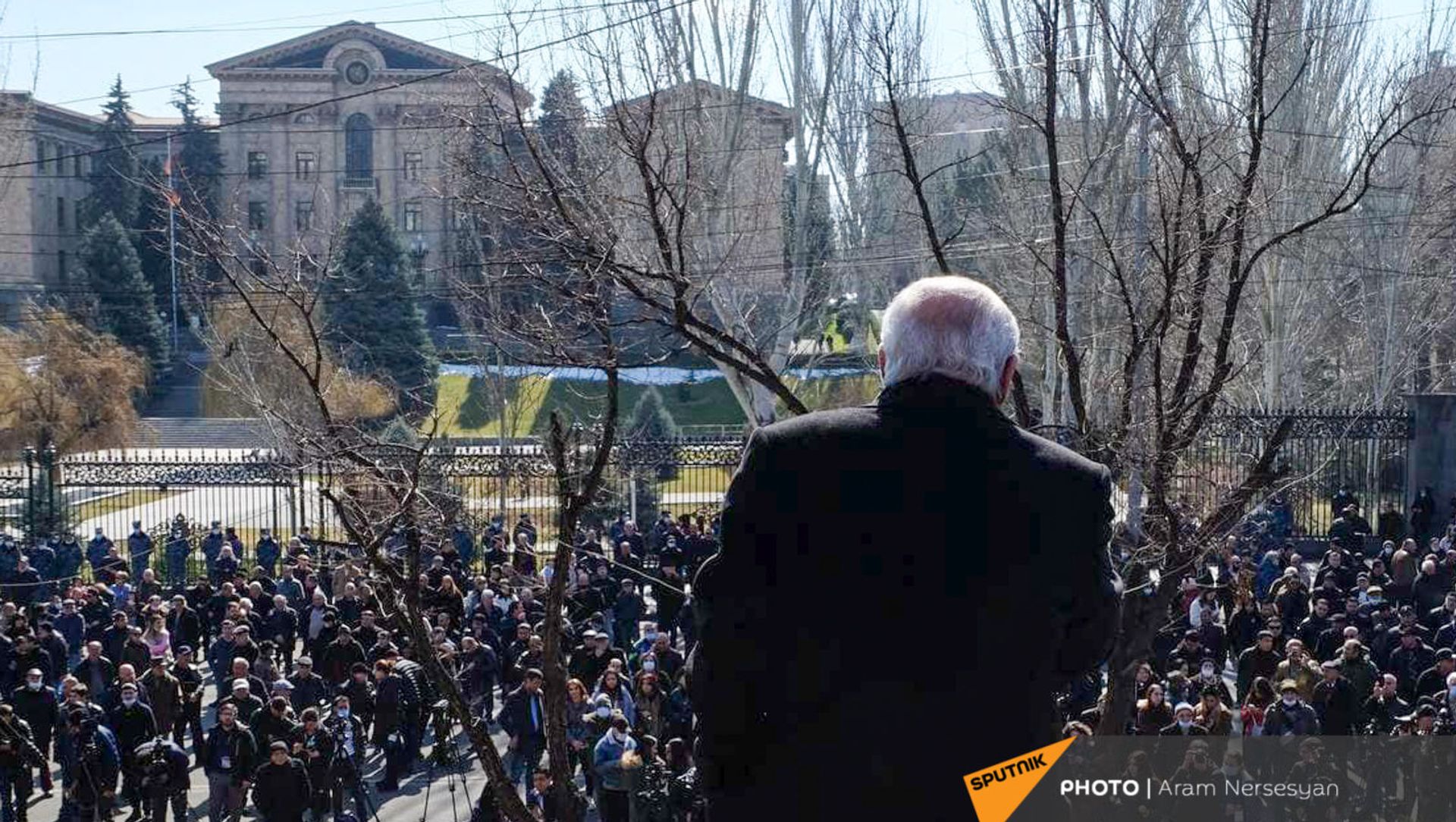 Вазген Манукян выступает на проспекте Баграмяна во время митинга оппозиции (26 февраля 2021). Еревaн Вазген Манукян выступает на проспекте Баграмяна во время митинга оппозиции (26 февраля 2021). Еревaн - Sputnik Արմենիա, 1920, 26.02.2021