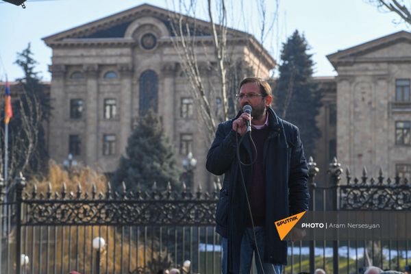 Речь Гегама Манукяна во время митинга оппозиции на проспекте Баграмяна (27 февраля 2021). Еревaн Речь Гегама Манукяна во время митинга оппозиции на проспекте Баграмяна (27 февраля 2021). Еревaн - Sputnik Армения