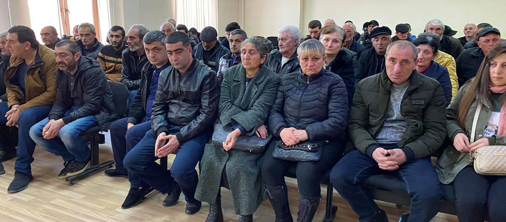 Родственники 54 военнослужащих из Ширака, захваченных в Хцаберде, во время пресс-конференции в администрации Ширакской области (28 февраля 2021). Гюмри Родственники 54 военнослужащих из Ширака, захваченных в Хцаберде, во время пресс-конференции в администрации Ширакской области (28 февраля 2021). Гюмри - Sputnik Армения, 1920, 28.02.2021