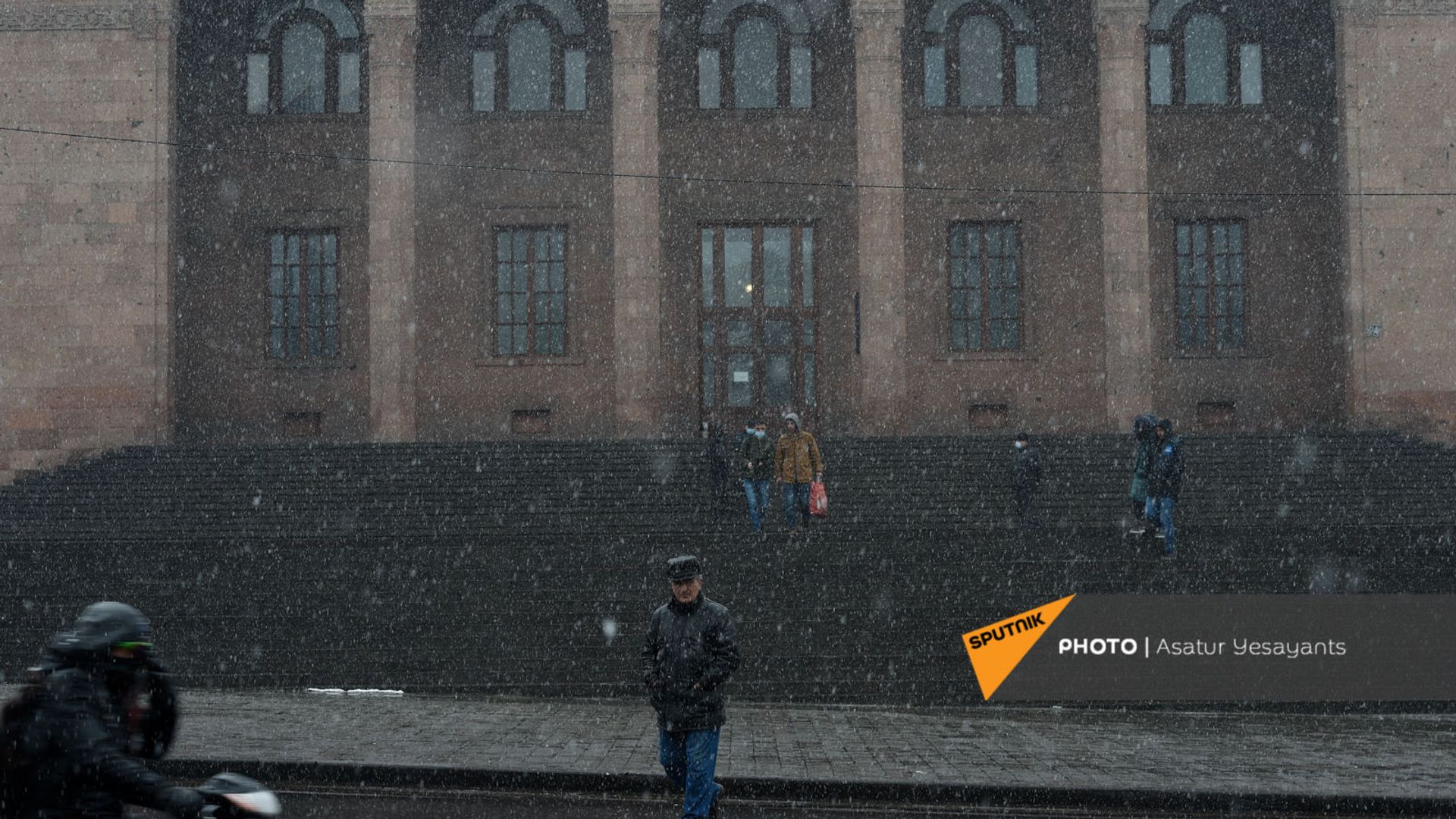 Գիտությունների ազգային ակառեմիայի շենքը Գիտությունների ազգային ակառեմիայի շենքը - Sputnik Արմենիա, 1920, 01.03.2021