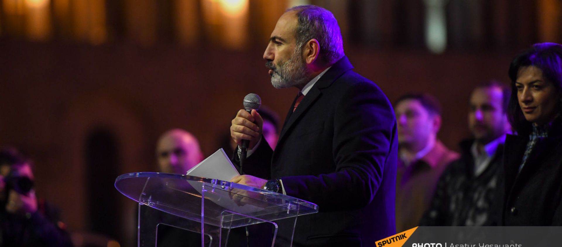 Премьер-министр Никол Пашинян во время митинга со своими сторонниками на площади Республики (1 марта 2021). Еревaн - Sputnik Армения, 1920, 01.03.2021