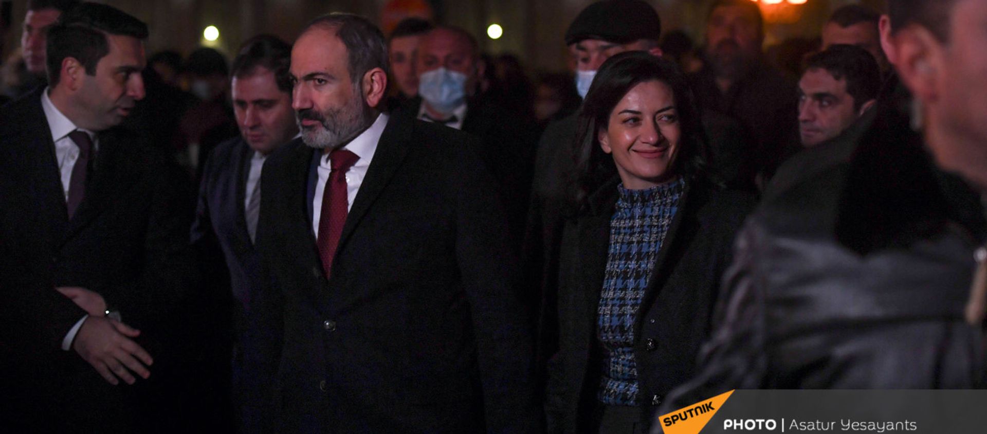 Премьер-министр Никол Пашинян во главе шествия после митинга со своими сторонниками на площади Республики (1 марта 2021). Еревaн - Sputnik Արմենիա, 1920, 02.03.2021