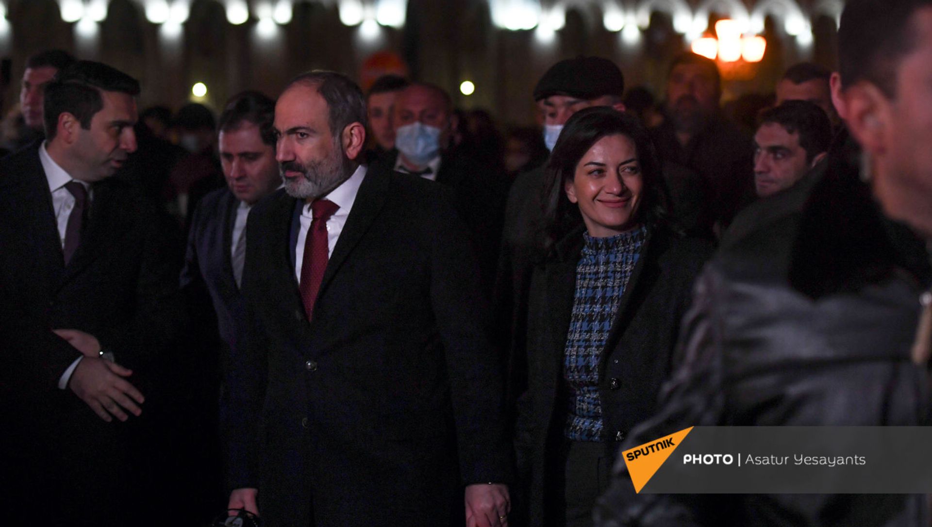 Премьер-министр Никол Пашинян во главе шествия после митинга со своими сторонниками на площади Республики (1 марта 2021). Еревaн Премьер-министр Никол Пашинян во главе шествия после митинга со своими сторонниками на площади Республики (1 марта 2021). Еревaн - Sputnik Արմենիա, 1920, 02.03.2021