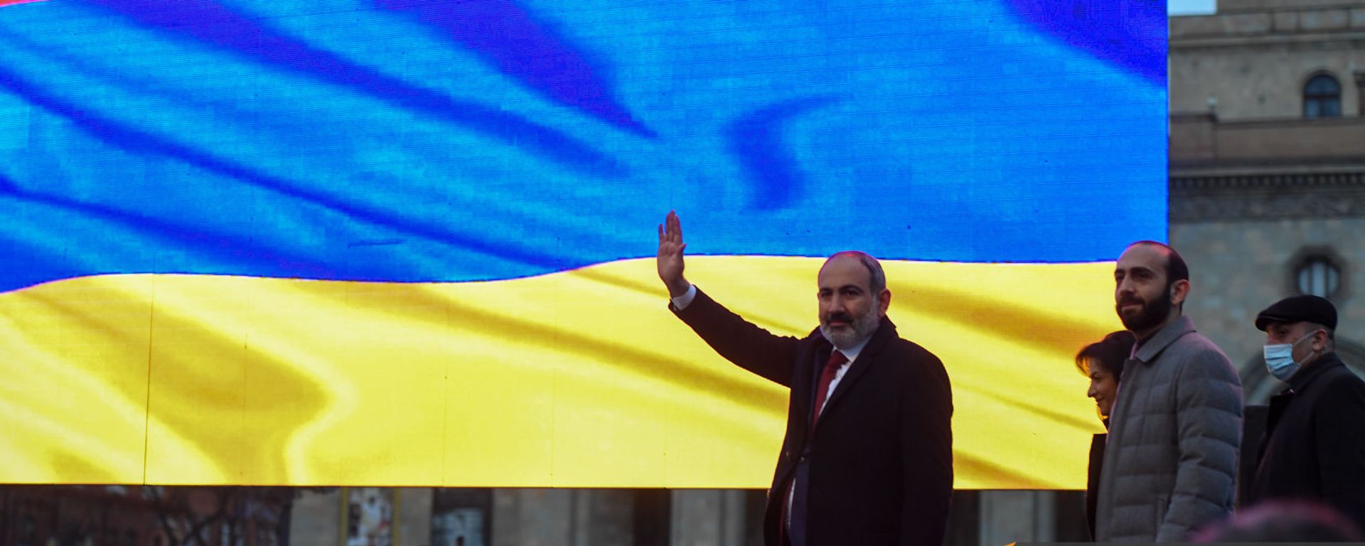 Премьер-министр Никол Пашинян во время митинга со своими сторонниками на площади Республики (1 марта 2021). Еревaн - Sputnik Армения, 1920, 02.03.2021