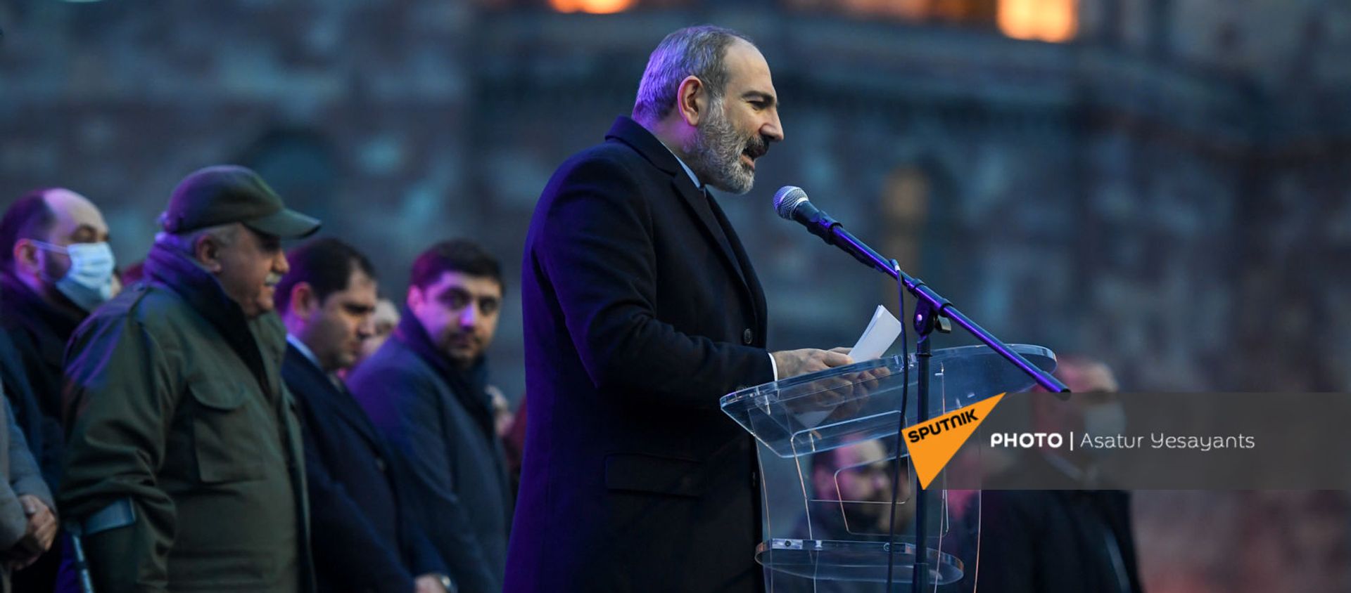 Премьер-министр Никол Пашинян во время митинга со своими сторонниками на площади Республики (1 марта 2021). Еревaн - Sputnik Армения, 1920, 16.03.2021