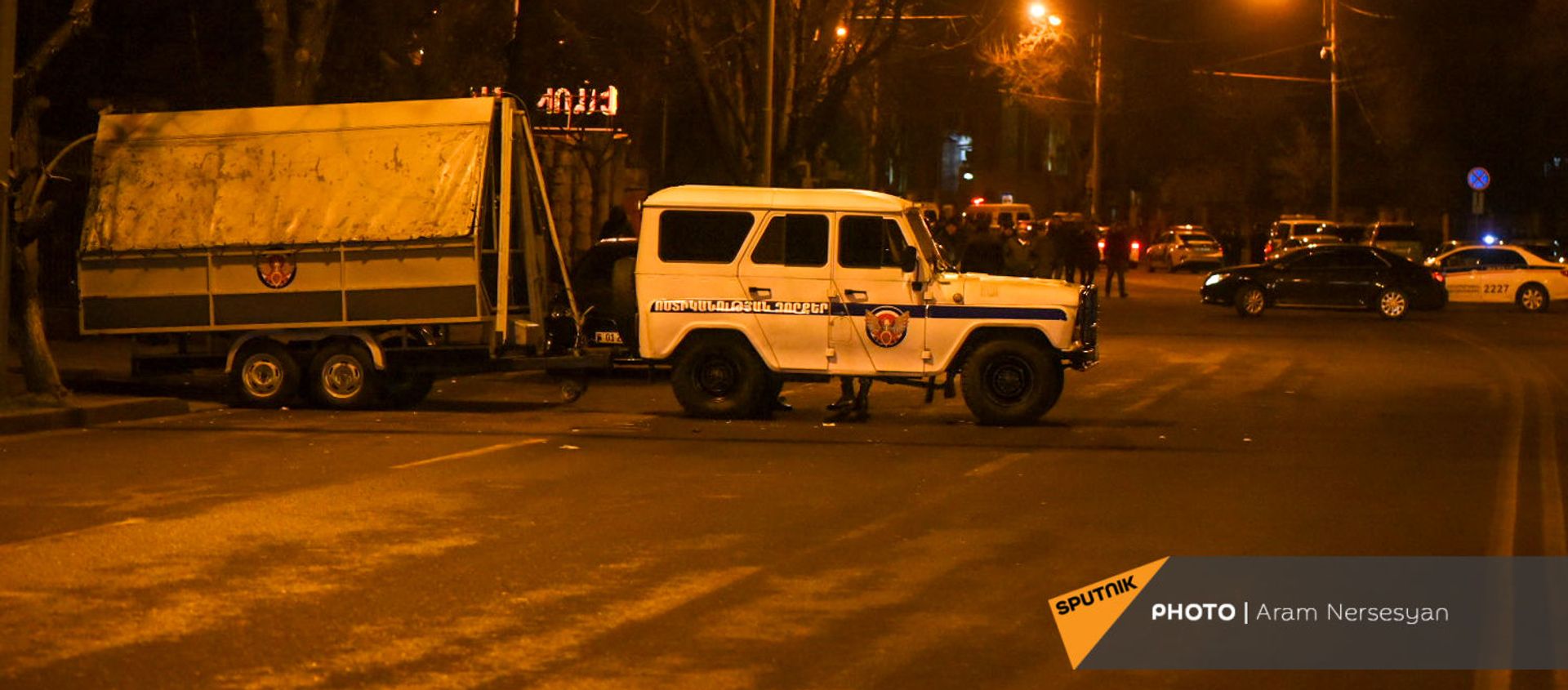 Автомобиль полиции на проспекте Баграмяна во время митинга оппозиции (1 марта 2021). Еревaн Автомобиль полиции на проспекте Баграмяна во время митинга оппозиции (1 марта 2021). Еревaн - Sputnik Արմենիա, 1920, 03.03.2021