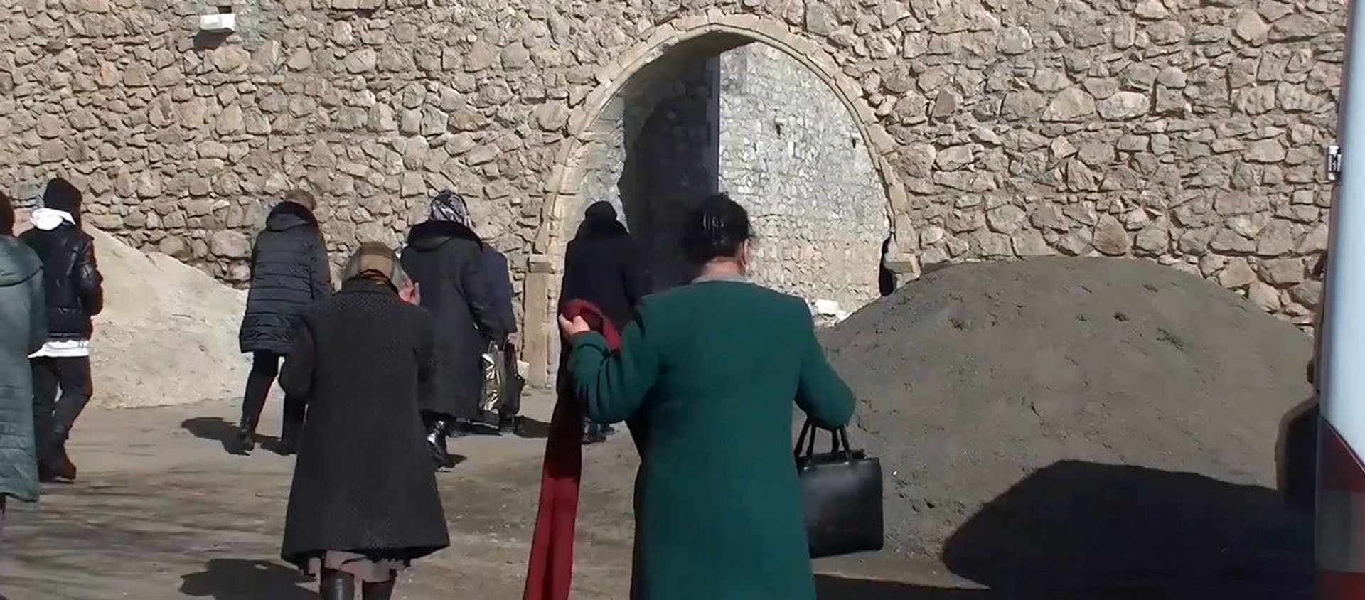 Паломники из Карабаха в сопровождении российских миротворцев посетили христианский монастырь Амарас (1 марта 2021). Карабах - Sputnik Армения, 1920, 22.03.2021