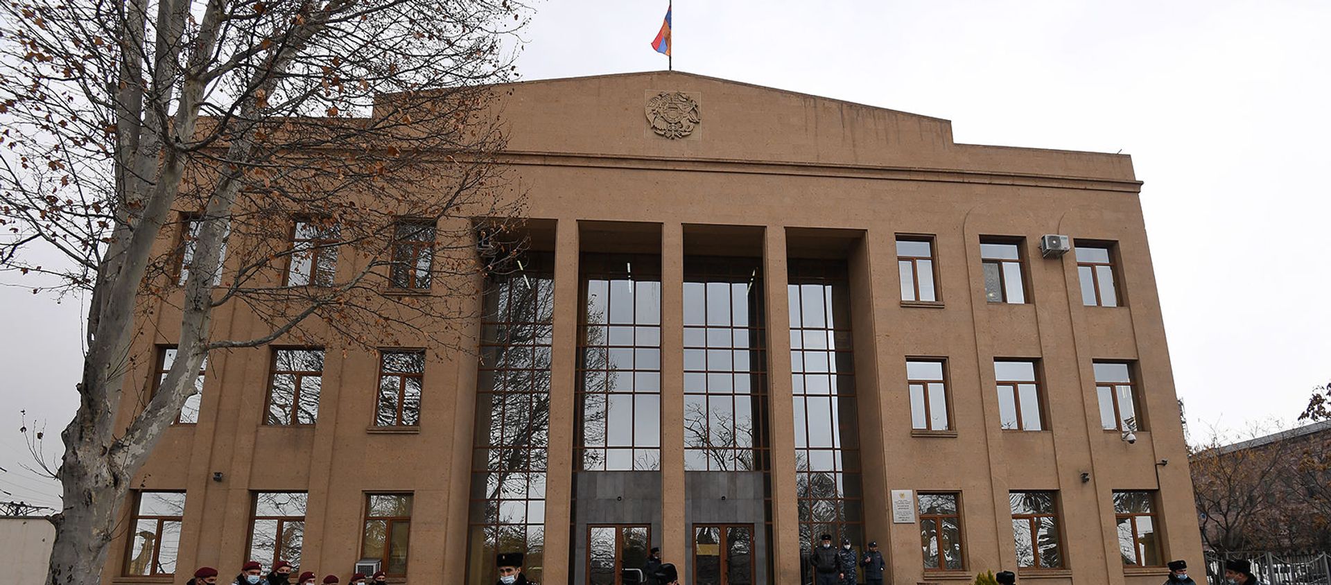 Сотрудники полиции перед зданием суда, где проходит заседание по делу 1 марта (2 марта 2021). Еревaн Сотрудники полиции перед зданием суда, где проходит заседание по делу 1 марта (2 марта 2021). Еревaн - Sputnik Արմենիա, 1920, 02.03.2021