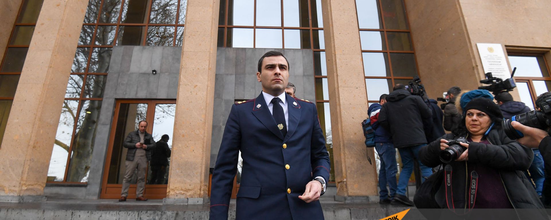 Прокурор Геворг Багдасарян покидает зал суда после перенесения заседания по делу 1 марта (2 марта 2021). Еревaн - Sputnik Արմենիա, 1920, 02.04.2021