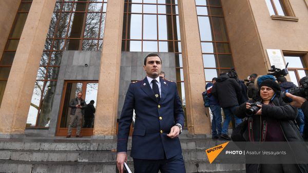 Прокурор Геворг Багдасарян покидает зал суда после перенесения заседания по делу 1 марта (2 марта 2021). Еревaн - Sputnik Արմենիա