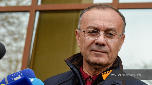 Сейран Оганян отвечает на вопросы журналистов после перенесения заседания суда по делу 1 марта (2 марта 2021). Еревaн - Sputnik Армения