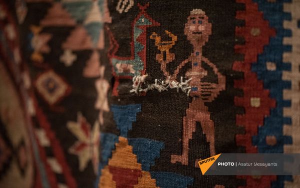 Образцы Шушинского музея ковра, временно экспонирующиеся в Национальном музее-институте архитектуры Александра Таманяна в Ереване Образцы Шушинского музея ковра, временно экспонирующиеся в Национальном музее-институте архитектуры Александра Таманяна в Ереване - Sputnik Армения