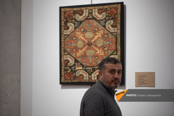Директор Шушинского музея ковров Вардан Асцатрян Директор Шушинского музея ковров Вардан Асцатрян - Sputnik Армения