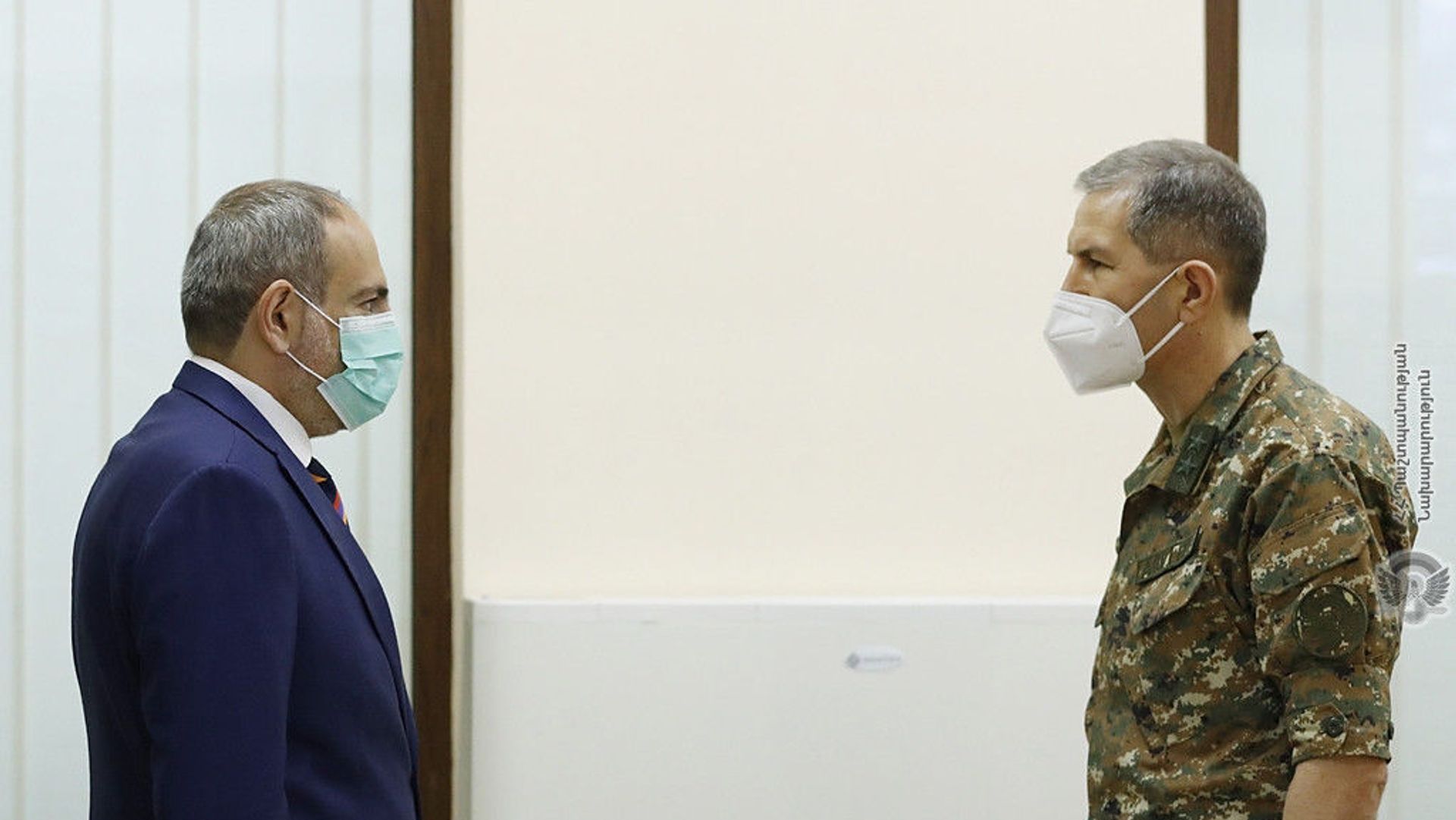 Премьер-министр Никол Пашинян встретился с начальником Генштаба вооруженных сил генерал-лейтенантом Оник Гаспаряном (18 июля 2020). Еревaн - Sputnik Армения, 1920, 15.04.2021