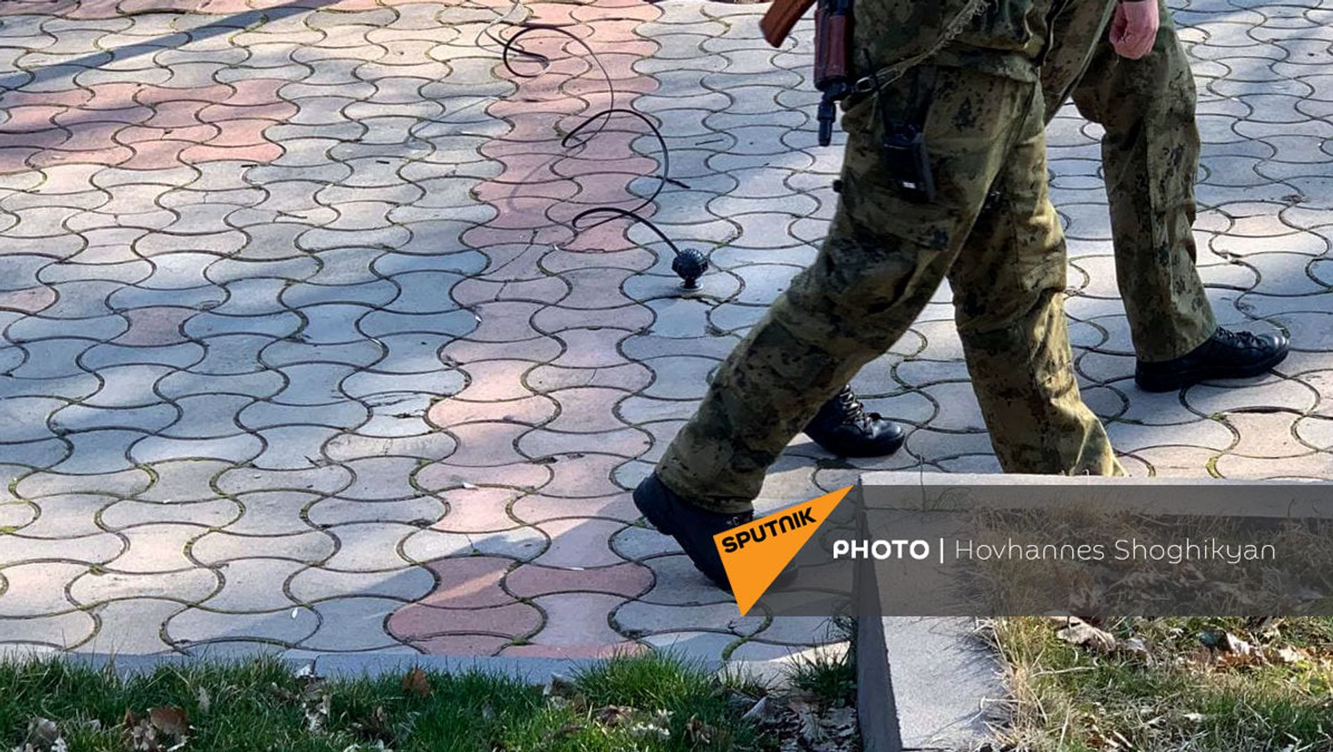Светошумовая граната перед зданием парламента (3 марта 2021). Еревaн - Sputnik Армения, 1920, 03.03.2021