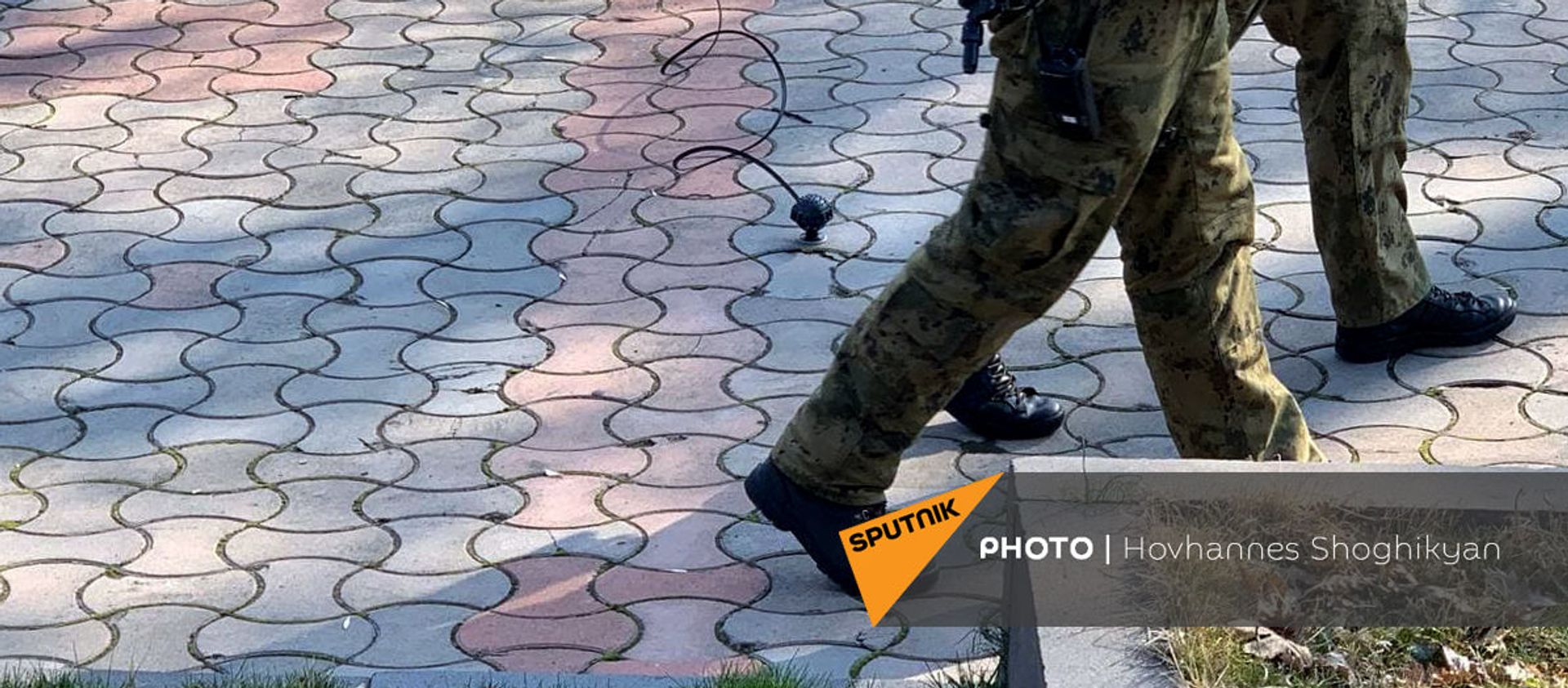 Светошумовая граната перед зданием парламента (3 марта 2021). Еревaн Светошумовая граната перед зданием парламента (3 марта 2021). Еревaн - Sputnik Армения, 1920, 03.03.2021
